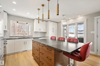 Interior photo 4 of 104 BAYVIEW DR