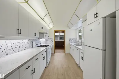Interior photo 4 of 6820 98 AV NW