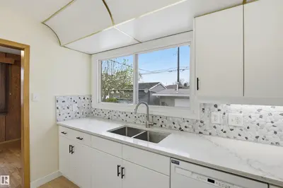 Interior photo 3 of 6820 98 AV NW