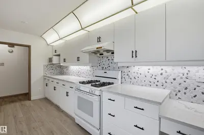 Interior photo 2 of 6820 98 AV NW