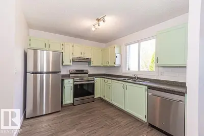 Interior photo 2 of 1035 VILLAGE DR