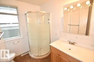 Interior photo 3 of 