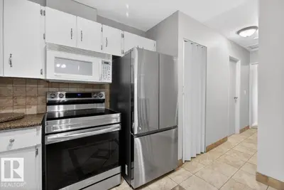 Interior photo 3 of 1066 KNOTTWOOD RD E NW