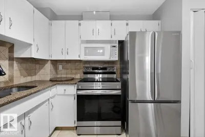 Interior photo 2 of 1066 KNOTTWOOD RD E NW