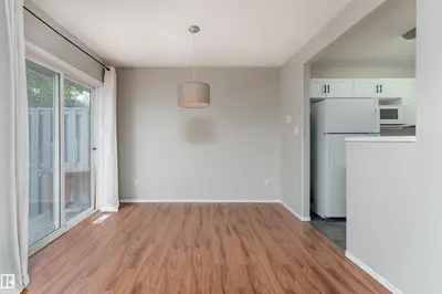 Interior photo 2 of 121 BULYEA RD NW