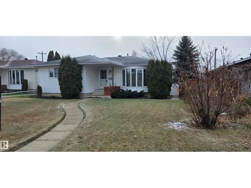 5607 97 AV NW, Edmonton - $489,000