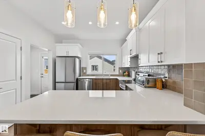 Interior photo 3 of 52 PENN PL