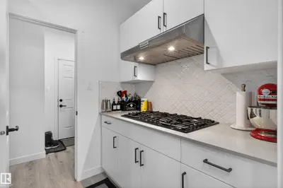 Interior photo 2 of 1412 11 AV NW