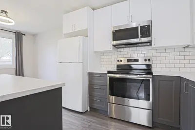Interior photo 1 of 35 CHUNGO DR