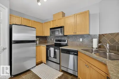 Interior photo 3 of #50 150 EDWARDS DR SW