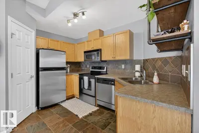 Interior photo 2 of #50 150 EDWARDS DR SW