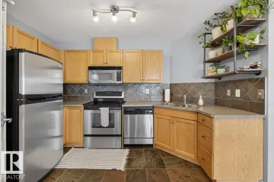 Interior photo 4 of #50 150 EDWARDS DR SW