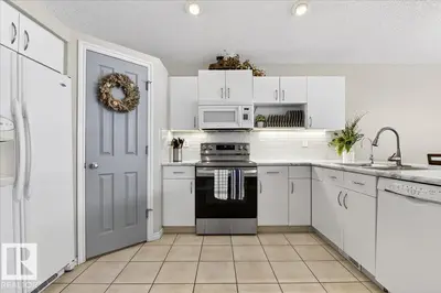 Interior photo 3 of 3518 18 ST NW