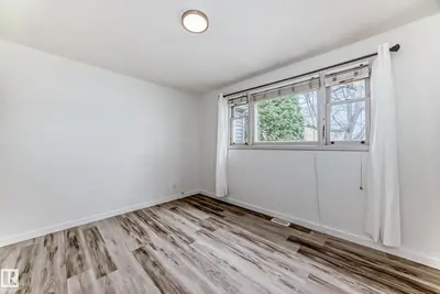Interior photo 4 of 
