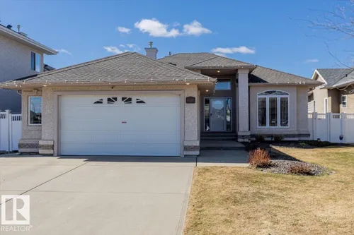 7719 166 AV NW, Edmonton - $635,000