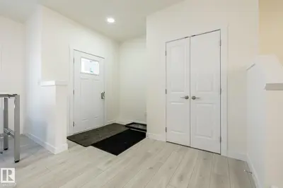 Interior photo 1 of 3 Worwyck CM