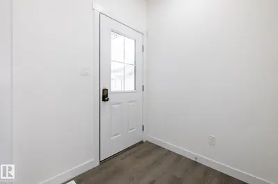Interior photo 1 of 5 Worwyck CM
