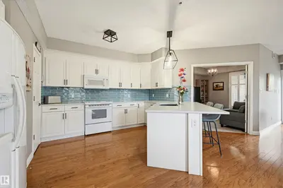 Interior photo 4 of #201 9811 96A ST NW