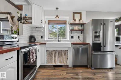 Interior photo 2 of 3332 44B AV NW