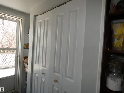 Interior photo 1 of 5015 50 ST