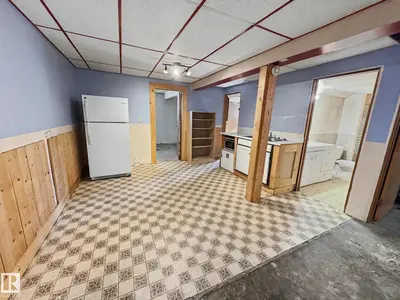Interior photo 4 of 4108 47 ST