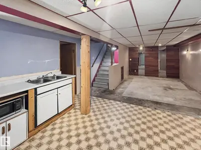 Interior photo 3 of 4108 47 ST