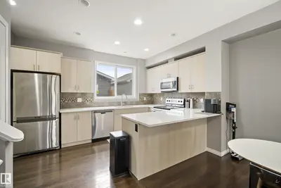 Interior photo 2 of 3030 ARTHURS CR SW