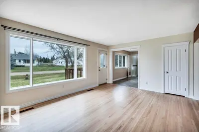 Interior photo 2 of 4809 32 St.