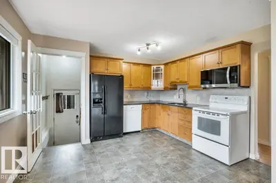 Interior photo 4 of 4809 32 St.