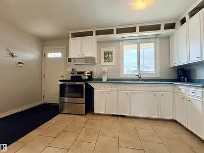 Interior photo 4 of 9103 131 AV NW