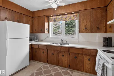 Interior photo 2 of 14 GILLINGHAM CR
