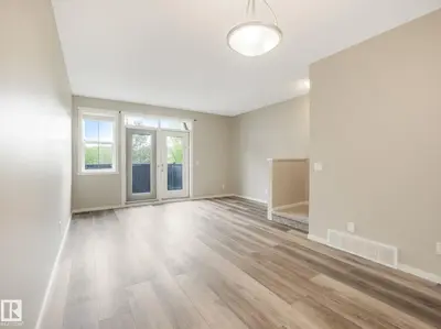 Interior photo 4 of #122 603 WATT BV SW