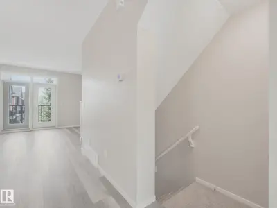 Interior photo 2 of #122 603 WATT BV SW