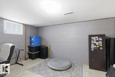 Interior photo 3 of 4704 51 ST