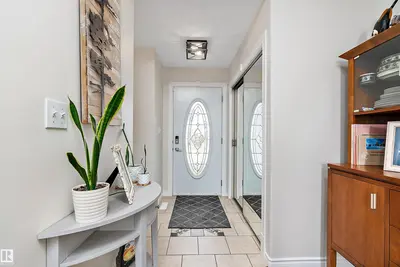 Interior photo 4 of 5335 42 ST