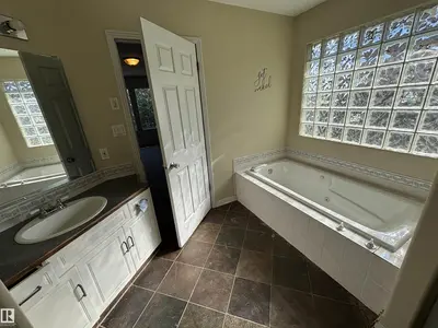 Interior photo 2 of 3516 49 AV