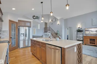 Interior photo 4 of 552 REYNALDS WD
