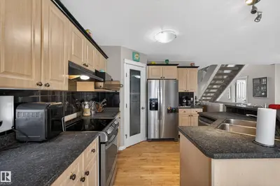 Interior photo 4 of 4333 MCMULLEN WY SW SW