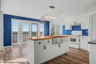 Interior photo 4 of 720 7th ST