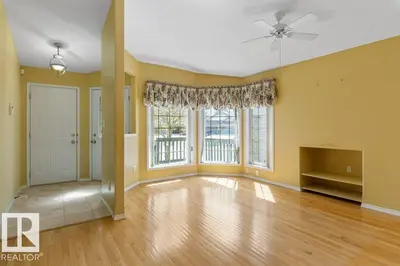 Interior photo 2 of 4 ALANA CO