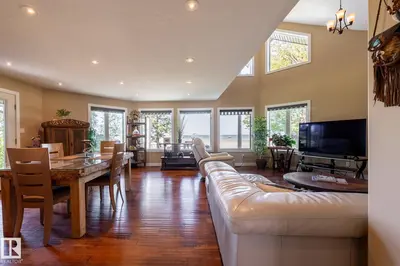 Interior photo 3 of 4632 50 AV