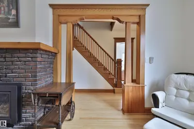 Interior photo 4 of 5318 48 AV