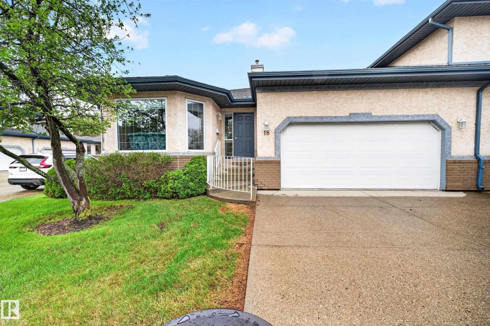 18 ESTATES CO, Sherwood Park - 3 bedroom Duplex for sale