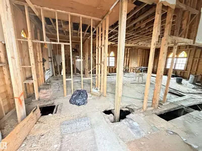 Interior photo 4 of 5036 49 ST