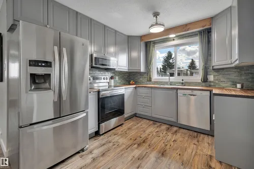 10435 39A AV NW, Edmonton - $575,000