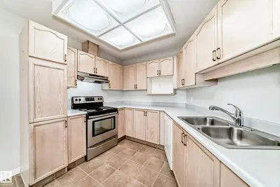 Interior photo 4 of #28 603 YOUVILLE DR E NW