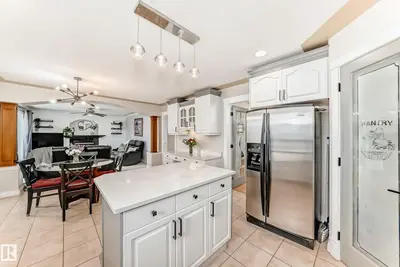 Interior photo 4 of 6736 11 AV SW
