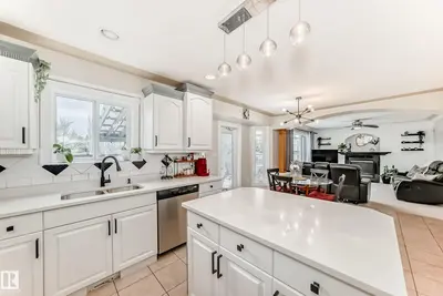 Interior photo 3 of 6736 11 AV SW