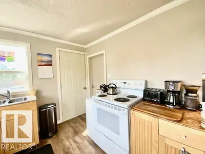 Interior photo 4 of 4719 57 AV