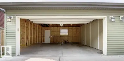 Interior photo 4 of 